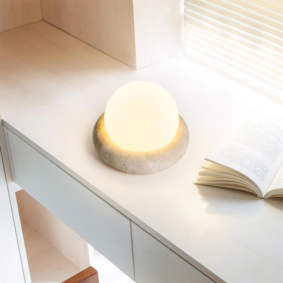 Wiederaufladbare LED-Akzentleuchte, Sockel aus Naturstein, satinierter Schirm, kabellos, Fernbedienung, drei Farbeinstellungen, für Schlafzimmer, Nachttisch, Schreibtisch, Wohnzimmer, kabellos | Thomler