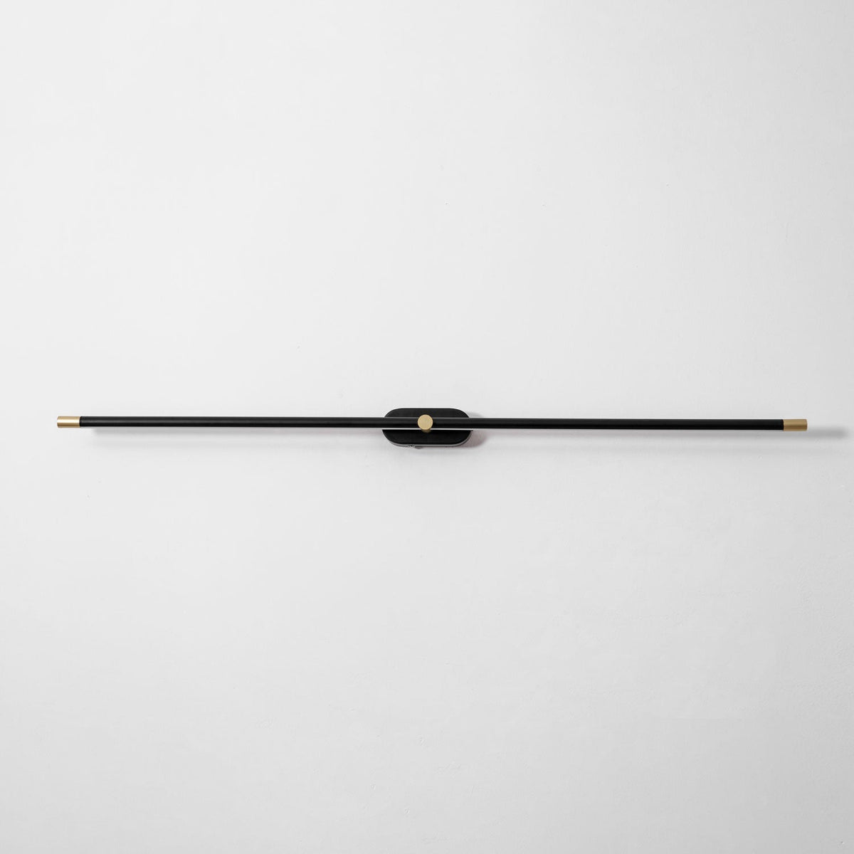 Lámpara de espejo de baño LED de 27 pulgadas, aplique de pared recargable y regulable, inalámbrico, color negro y dorado, accesorio de tocador con control táctil para baño de visitas