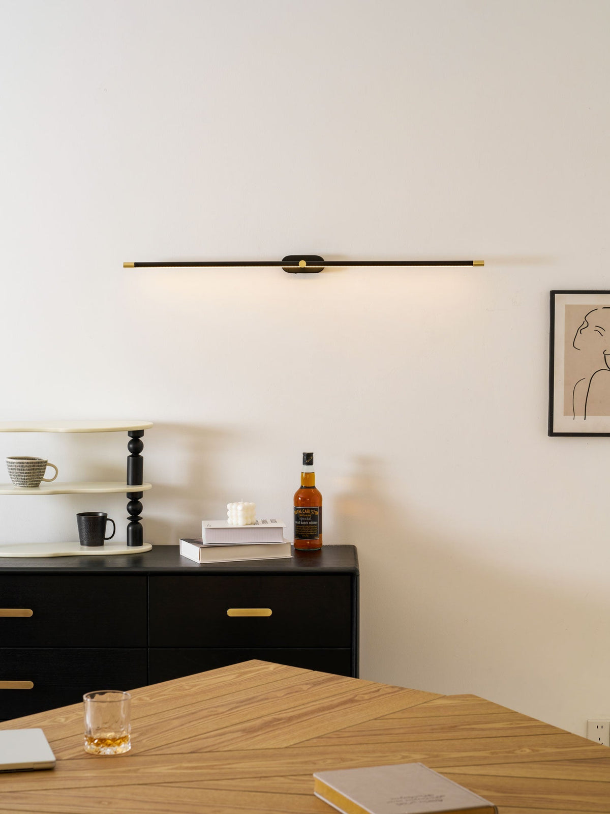 Lámpara de espejo de baño LED de 27 pulgadas, aplique de pared recargable y regulable, inalámbrico, color negro y dorado, accesorio de tocador con control táctil para baño de visitas