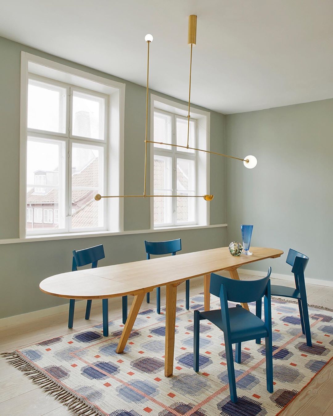 Lámpara de techo escultural con difusores de vidrio opalino, acabado en negro y latón, diseño de múltiples brazos para comedor, vestíbulo, lámpara de techo moderna