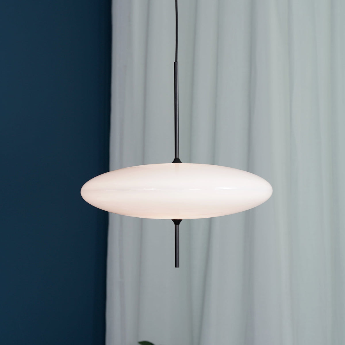 Decken-Pendelleuchte, weißer Polymerschirm, höhenverstellbar, modern, für Esszimmer, Küche, Wohnzimmer, Hängeleuchte, E26/E27-Fassung, 30 cm | Thomler