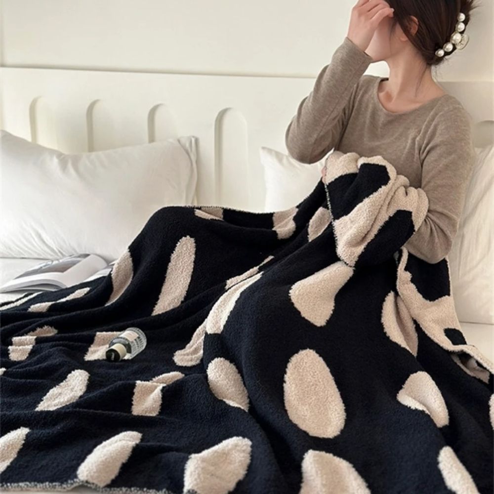 Circle-Print Fleece Throw Blanket – Reversible Black & White – 51×67 Inches
