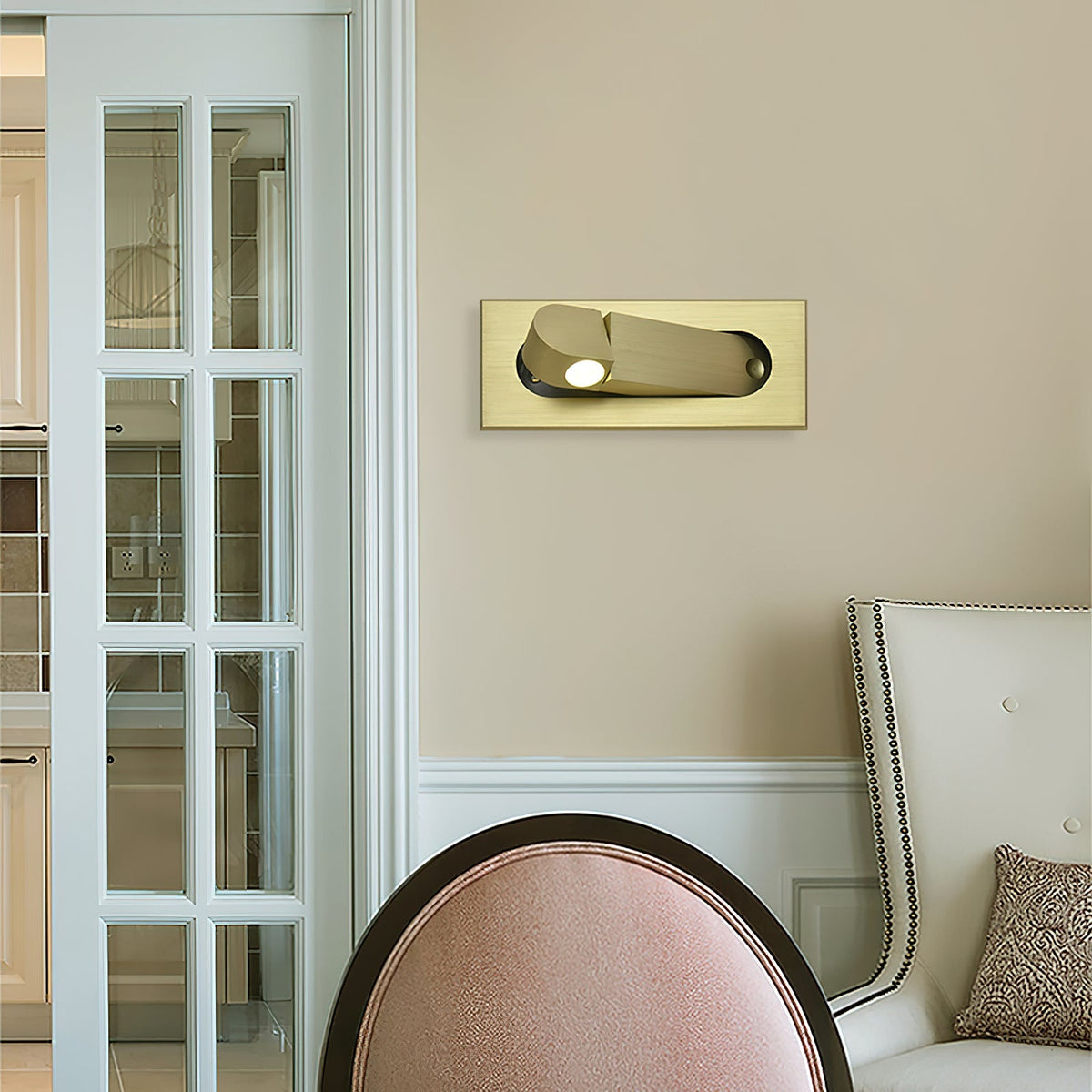 Aplique de pared LED giratorio con interruptor de botón para lectura nocturna enfocada en espacios compactos | Thomler