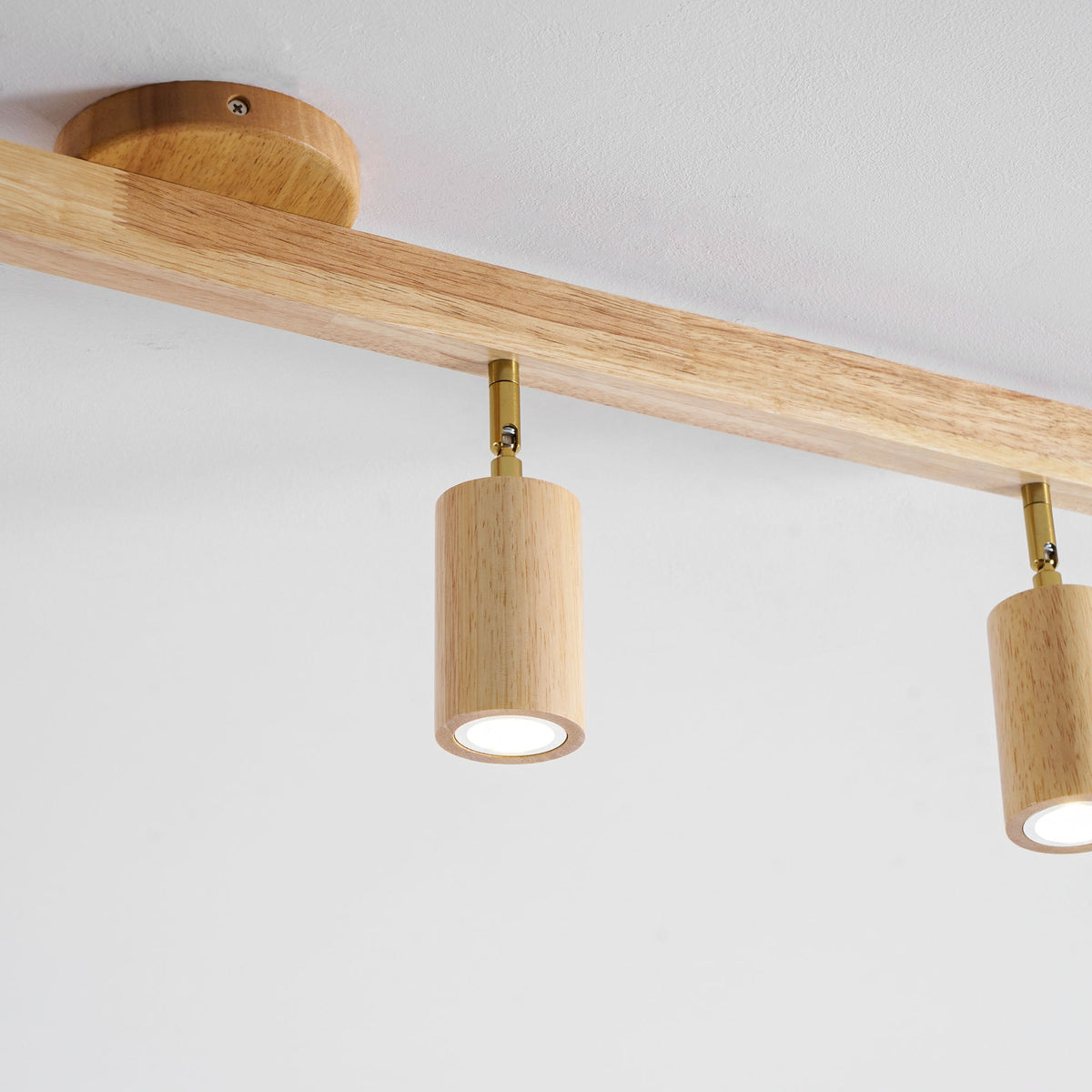 Foco de riel con múltiples cabezales y pantallas de madera para cocina, comedor y sala de estar | Lámpara LED ajustable para riel | Techo rústico de granja