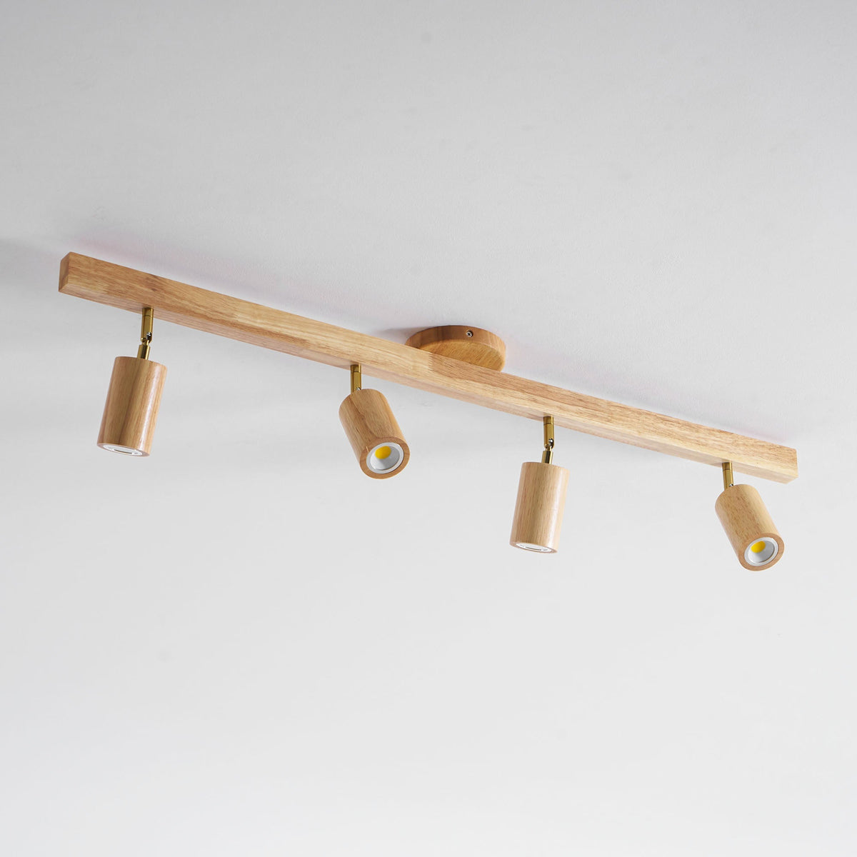Foco de riel con múltiples cabezales y pantallas de madera para cocina, comedor y sala de estar | Lámpara LED ajustable para riel | Techo rústico de granja