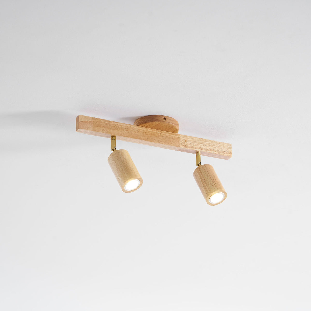 Foco de riel con múltiples cabezales y pantallas de madera para cocina, comedor y sala de estar | Lámpara LED ajustable para riel | Techo rústico de granja