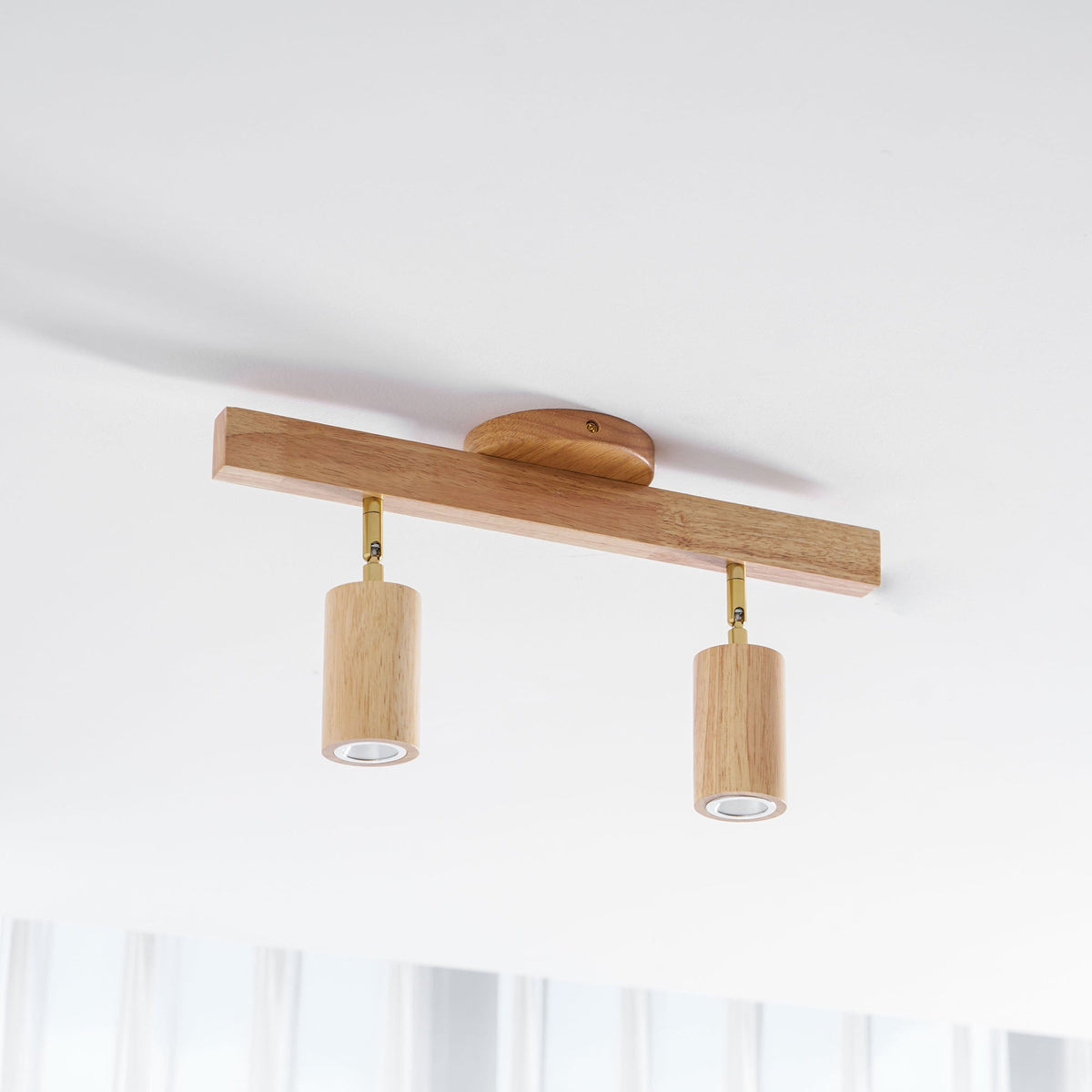Foco de riel con múltiples cabezales y pantallas de madera para cocina, comedor y sala de estar | Lámpara LED ajustable para riel | Techo rústico de granja