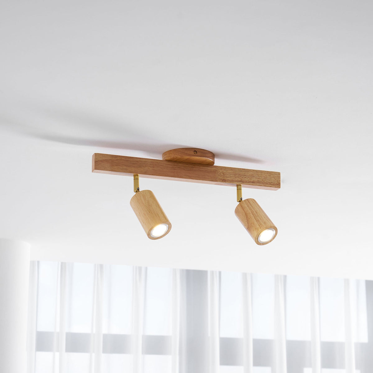 Foco de riel con múltiples cabezales y pantallas de madera para cocina, comedor y sala de estar | Lámpara LED ajustable para riel | Techo rústico de granja