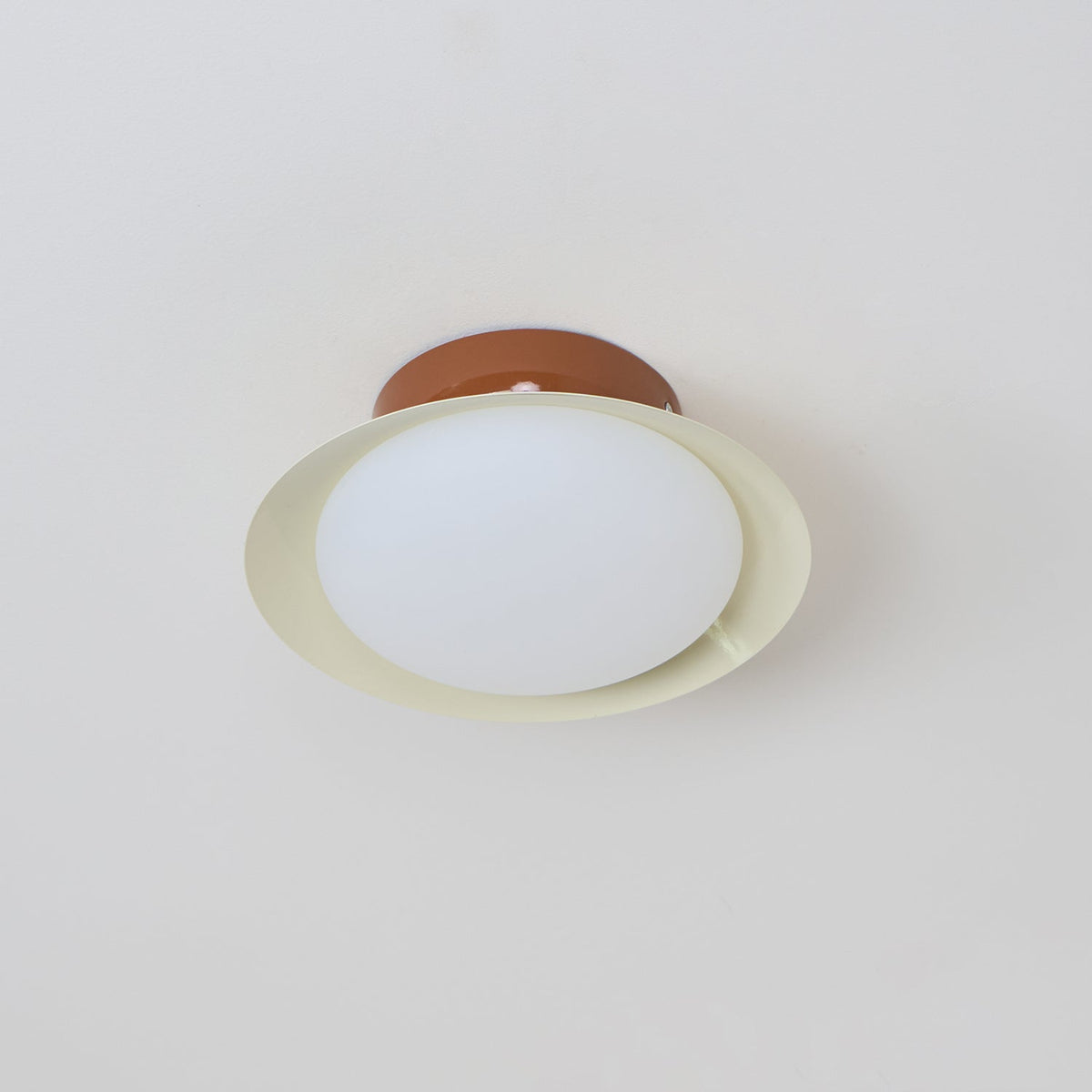 Lámpara de techo LED empotrable de 10 pulgadas con estructura metálica verde y marrón para cocina, baño o patio cubierto