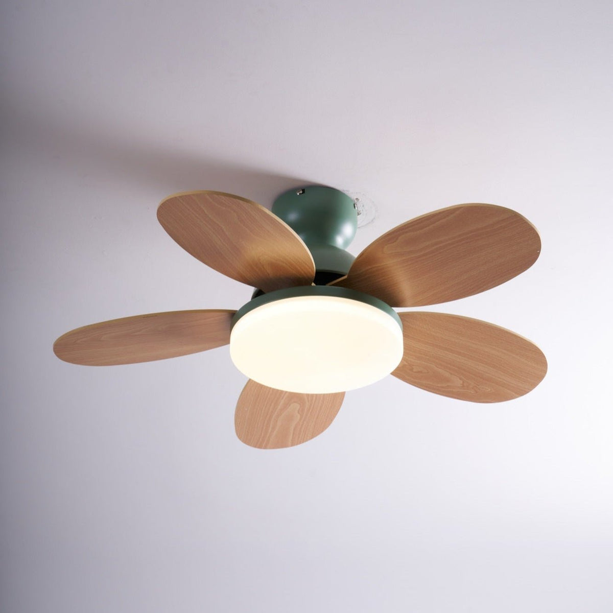Ventilador de techo para interiores con luz LED, 35 pulgadas, aspas de madera con diseño curvo, 6 velocidades, control remoto, motor de CC para sala de estar, dormitorio, comedor, gris