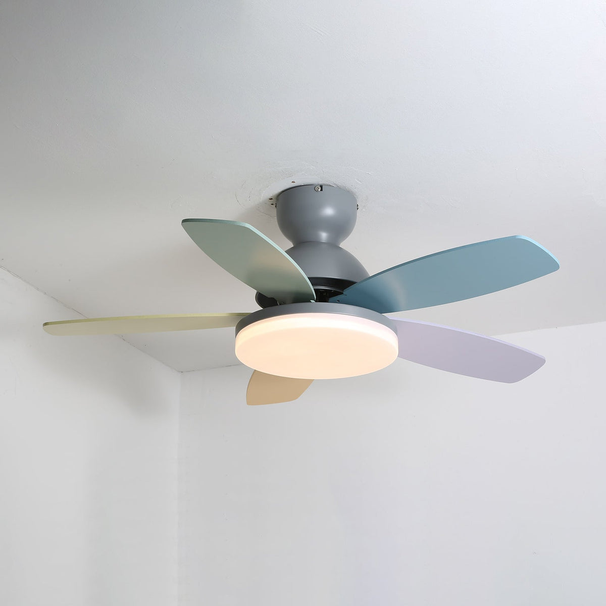 Ventilador de techo para interiores con luz LED, 35 pulgadas, aspas de madera con diseño curvo, 6 velocidades, control remoto, motor de CC para sala de estar, dormitorio, comedor, gris