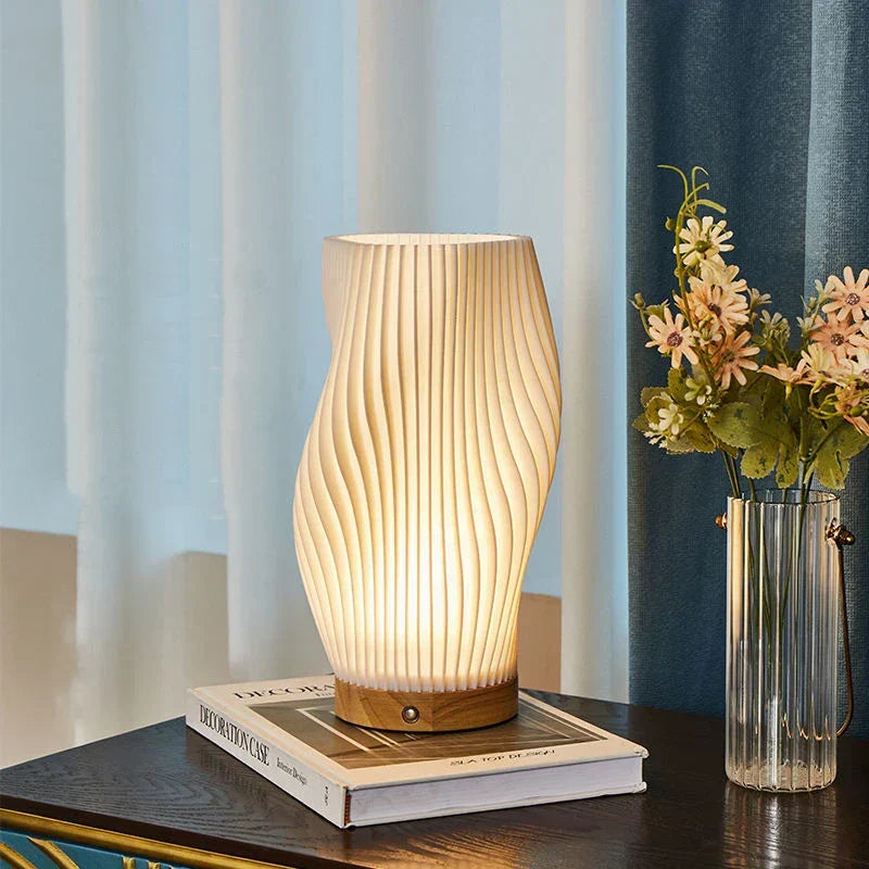 Lámpara de acento de cristal escultural con LED regulable | Diseño orgánico ondulado para mesitas de noche y mesas de salón | Compatible con bombilla E14 | Thomler