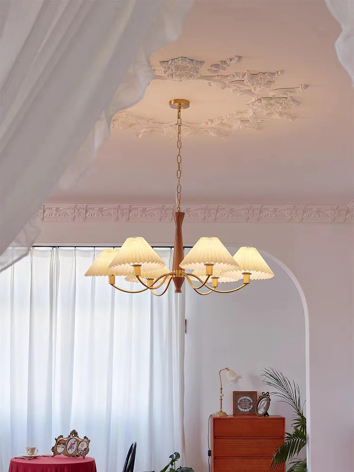 Overheadstoffen kaparmatuur met gebogen armen voor eettafels & open keukens – Essenhout & ijzeren frame met verstelbare ketting in beige | Thomler