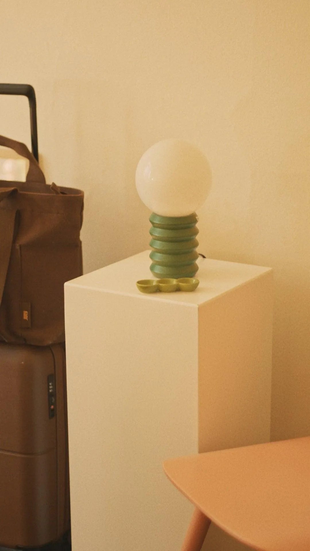 Frosted Globe Accent Lamp 11-Inch Wood Base Bedside Lighting Green Red Retro Style Bedroom Nightstand Living Room Home Office | Thomler