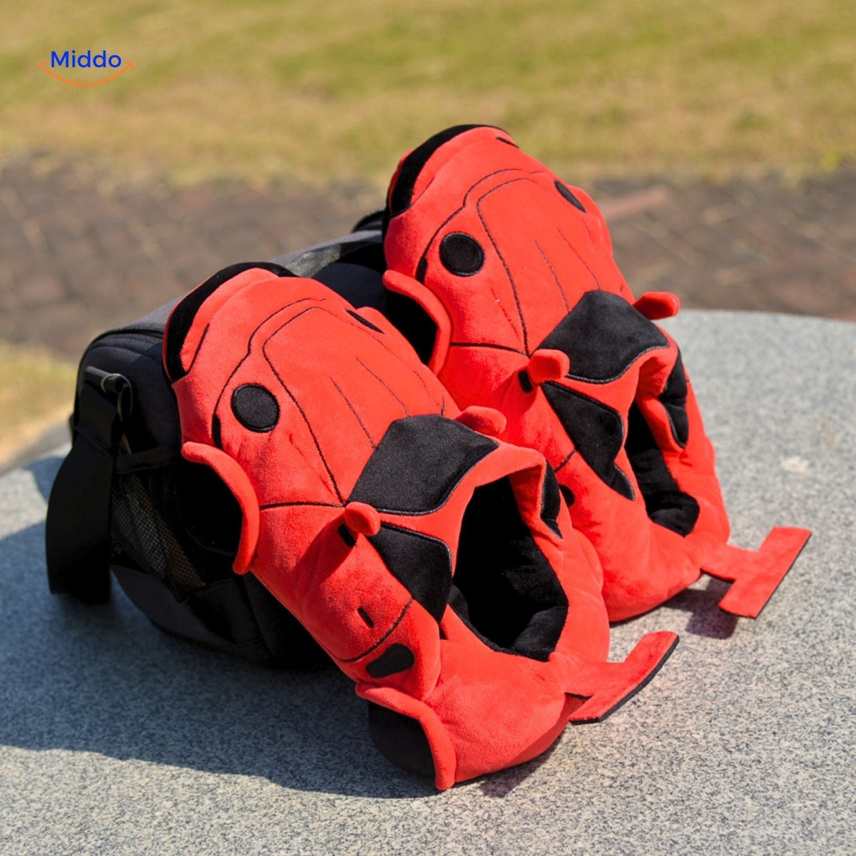 Pantuflas de peluche con forma de coche de carreras – Calzado de interior inspirado en el automovilismo para hombres y mujeres