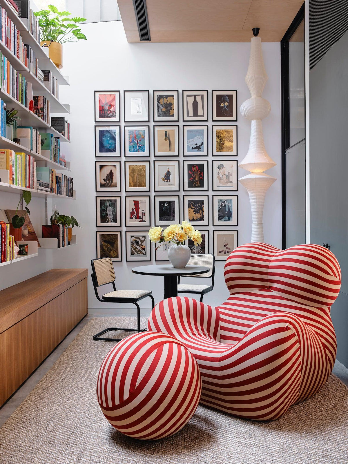 Lámpara de techo artesanal de papel con pantalla cilíndrica blanca, luminaria colgante con casquillo E26/E27 para dormitorio, sala de estar y comedor, luz ambiental moderna | Thomler