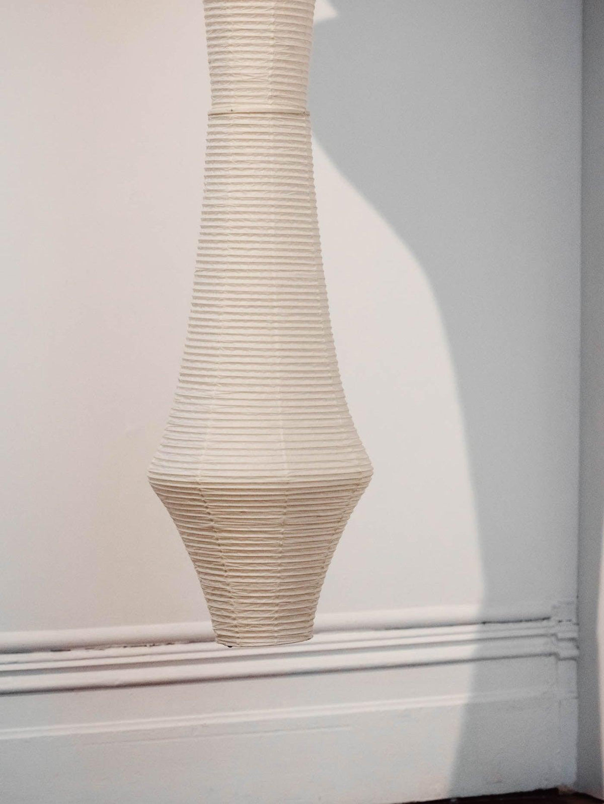Lámpara de techo artesanal de papel con pantalla cilíndrica blanca, luminaria colgante con casquillo E26/E27 para dormitorio, sala de estar y comedor, luz ambiental moderna | Thomler