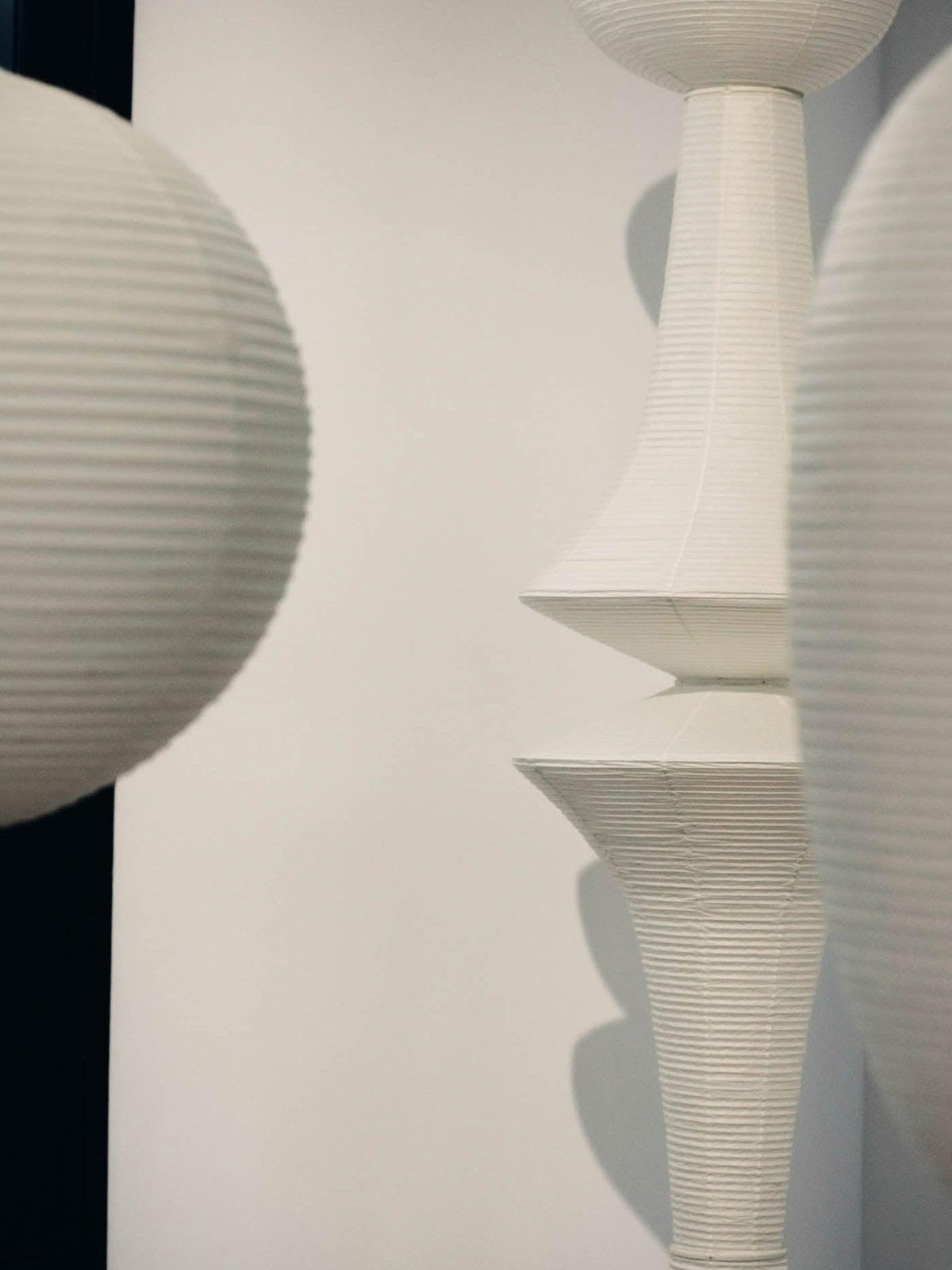 Lámpara de techo artesanal de papel con pantalla cilíndrica blanca, luminaria colgante con casquillo E26/E27 para dormitorio, sala de estar y comedor, luz ambiental moderna | Thomler
