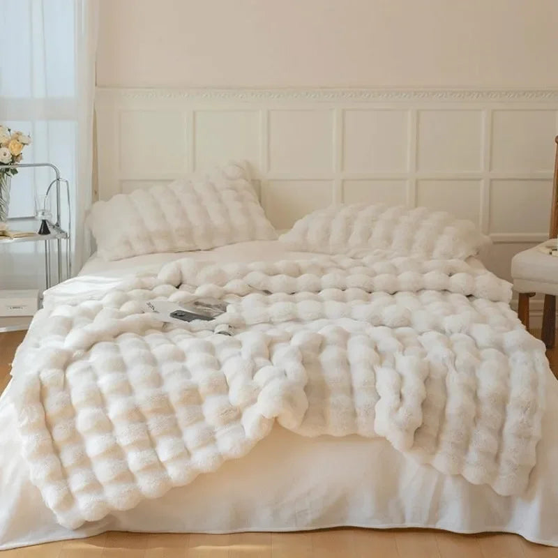 Reversible Faux Fur Throw Blanket – Double-Sided Fleece for Sofa, Bed & Couch in Gray, Beige & Pink