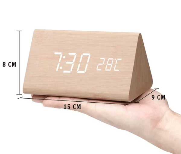 Despertador digital activado por sonido con pantalla LED y acabado en madera para dormitorio, oficina o mesita de noche, alimentación por pilas o USB, brillo ajustable | Thomler