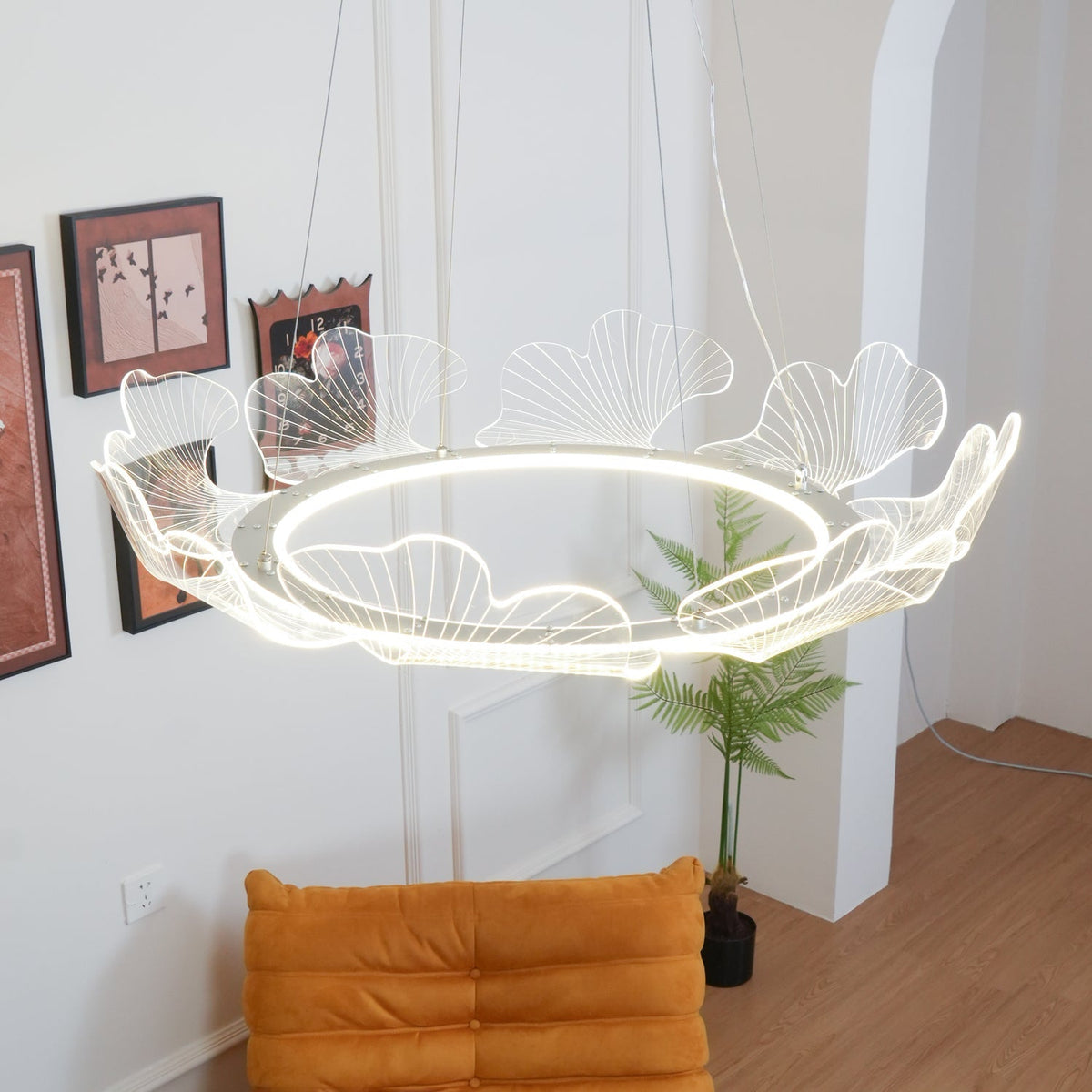 Lámpara colgante redonda con difusor de hojas acrílicas, 27 pulgadas, dorada, altura ajustable, LED para cocina, comedor, oficina, dormitorio, montaje empotrado moderno | Thomler