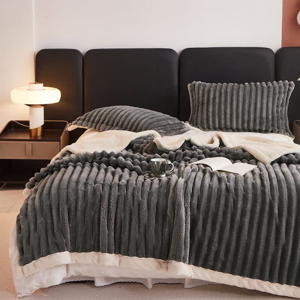 Reversible Microfiber Throw Blanket – Soft Dual-Texture Plush for Couch, Bed & Layering
