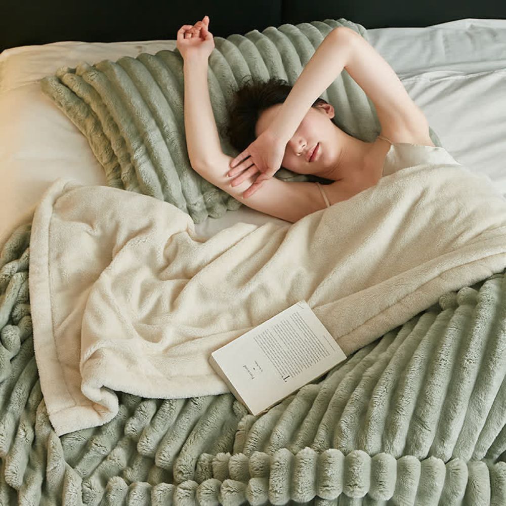 Reversible Microfiber Throw Blanket – Soft Dual-Texture Plush for Couch, Bed & Layering