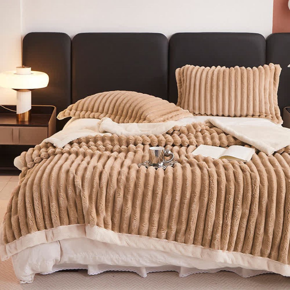 Reversible Microfiber Throw Blanket – Soft Dual-Texture Plush for Couch, Bed & Layering