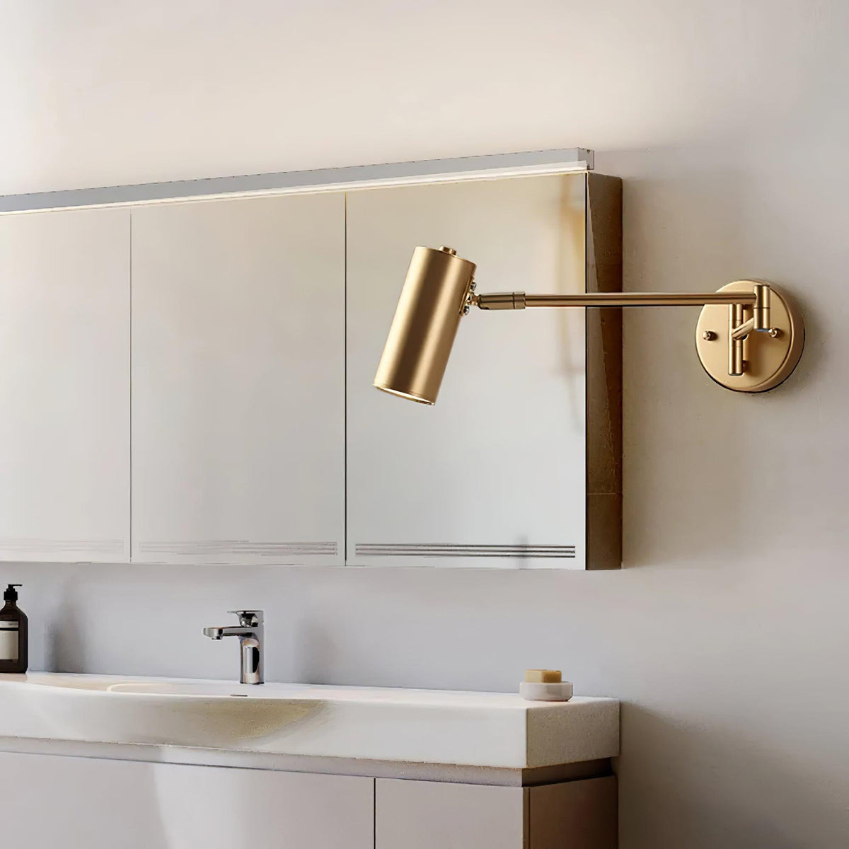 Aplique de pared LED con brazo giratorio y soporte extensible para dormitorio, pasillo, rincón de lectura e iluminación de tareas. Lámpara moderna regulable, oro y negro | Thomler