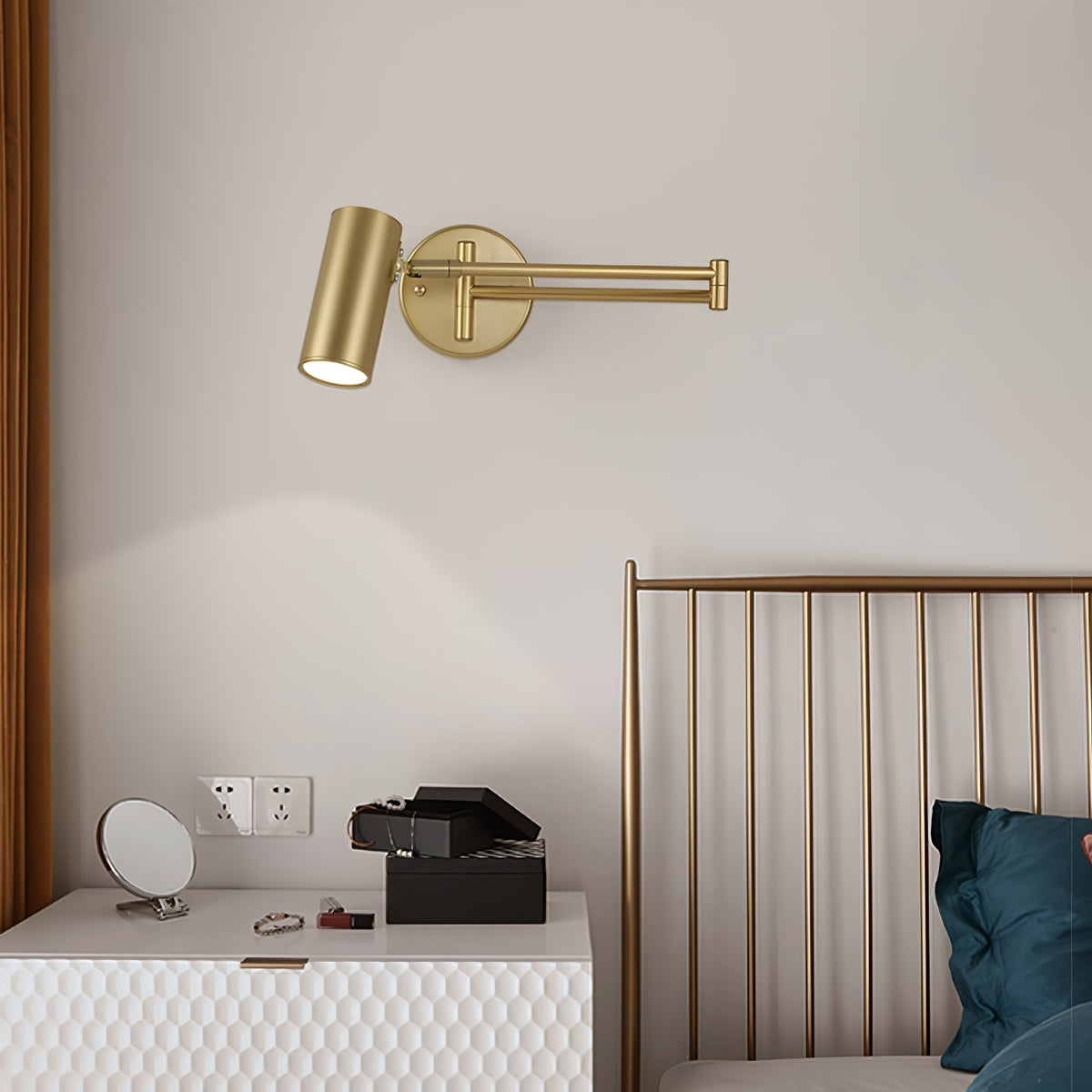 Aplique de pared LED con brazo giratorio y soporte extensible para dormitorio, pasillo, rincón de lectura e iluminación de tareas. Lámpara moderna regulable, oro y negro | Thomler