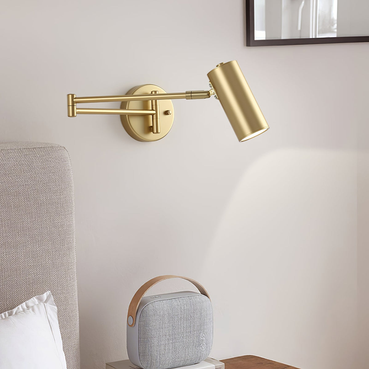 Aplique de pared LED con brazo giratorio y soporte extensible para dormitorio, pasillo, rincón de lectura e iluminación de tareas. Lámpara moderna regulable, oro y negro | Thomler