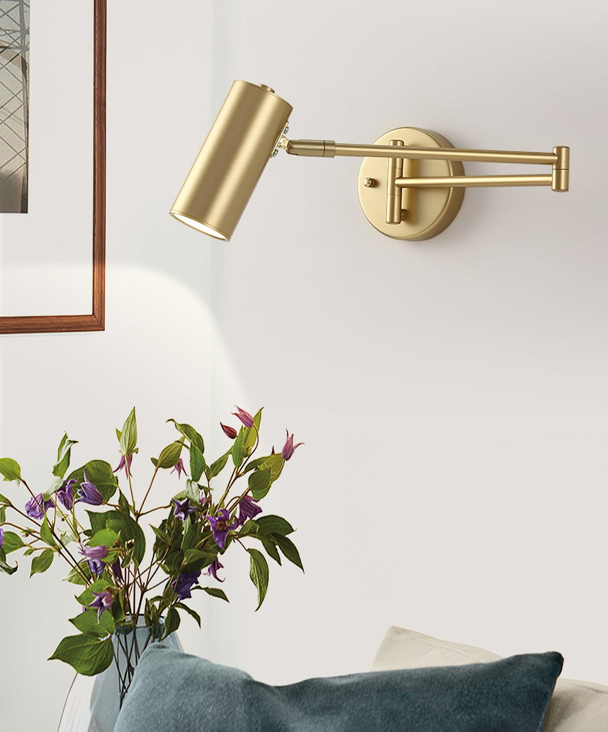 Aplique de pared LED con brazo giratorio y soporte extensible para dormitorio, pasillo, rincón de lectura e iluminación de tareas. Lámpara moderna regulable, oro y negro | Thomler
