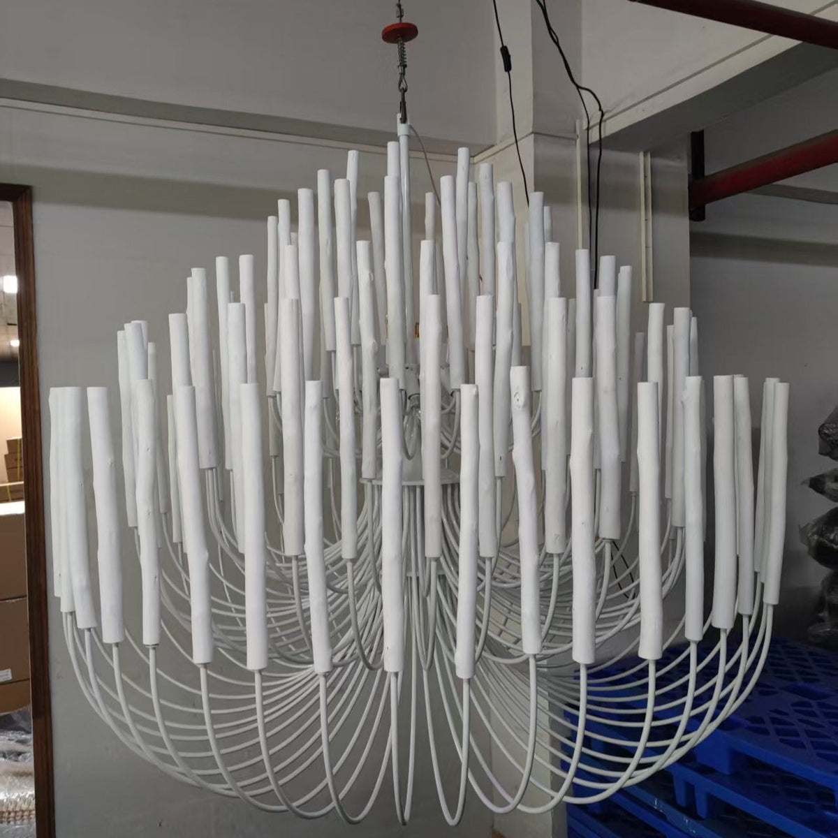 Ronde gelaagde plafondlamp van hout en metaal voor eetkamer, woonkamer en slaapkamer – Verstelbare hanglamp met whitewash afwerking – 6 tot 18 armen | Thomler