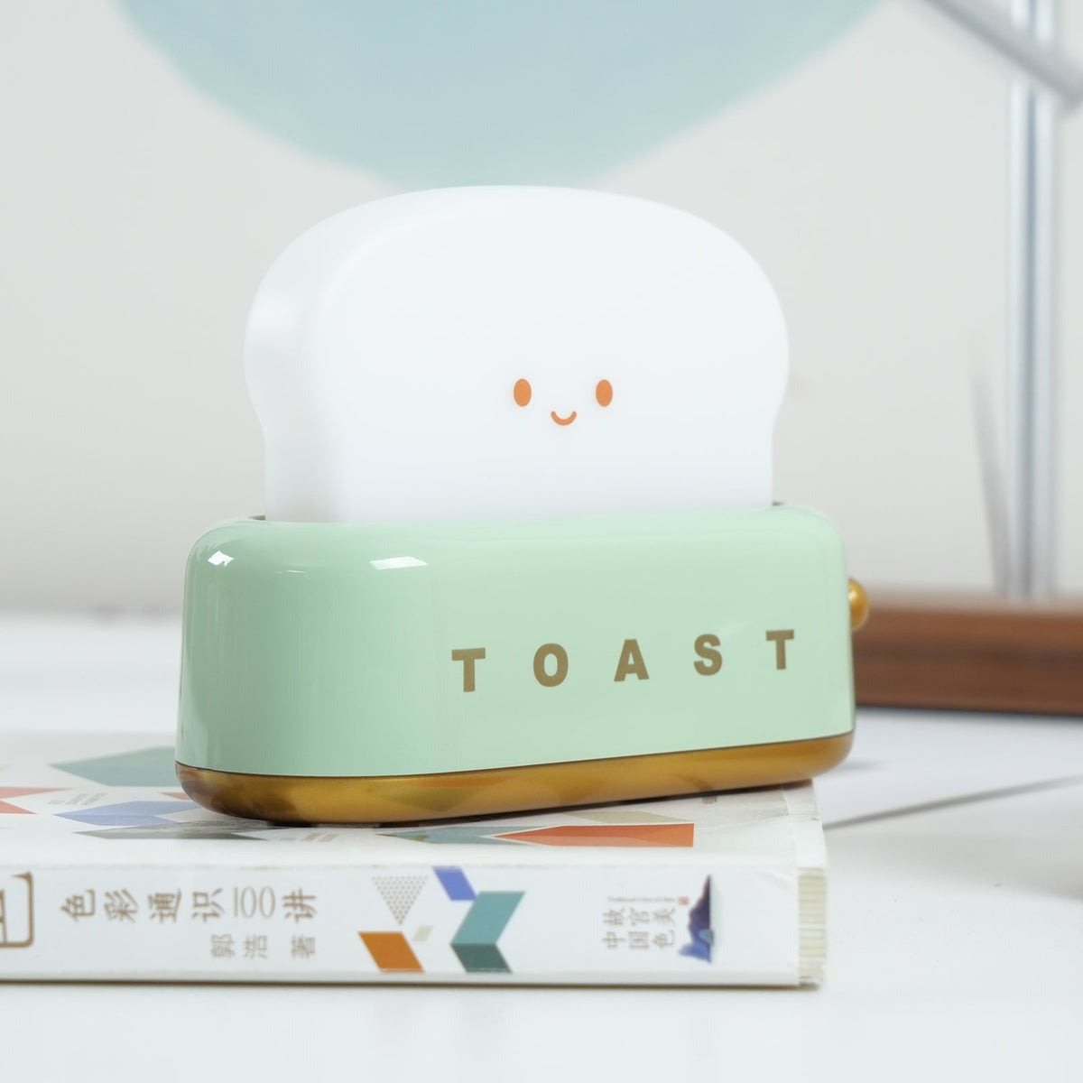 USB-Powered Toaster-Shaped LED Accent Light with Dimmer – 5.3 in Retro Desktop Lamp for Bedroom Nightstand Desk Office Dorm – Warm White Glo | Thomler