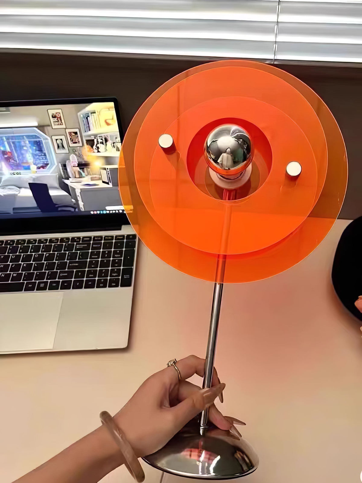 Skulpturale Acryl-Akzentleuchte mit LED-Kompatibilität – 9 Zoll geometrische Nachttischlampe für Schlafzimmer, Büro, Lesen – Modernes Stapeldesign U | Thomler