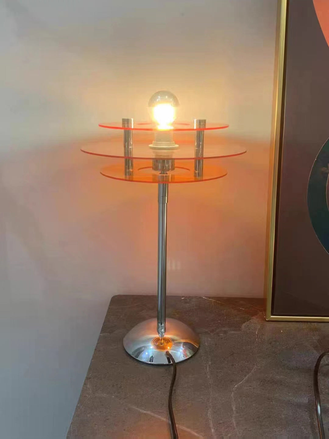 Skulpturale Acryl-Akzentleuchte mit LED-Kompatibilität – 9 Zoll geometrische Nachttischlampe für Schlafzimmer, Büro, Lesen – Modernes Stapeldesign U | Thomler