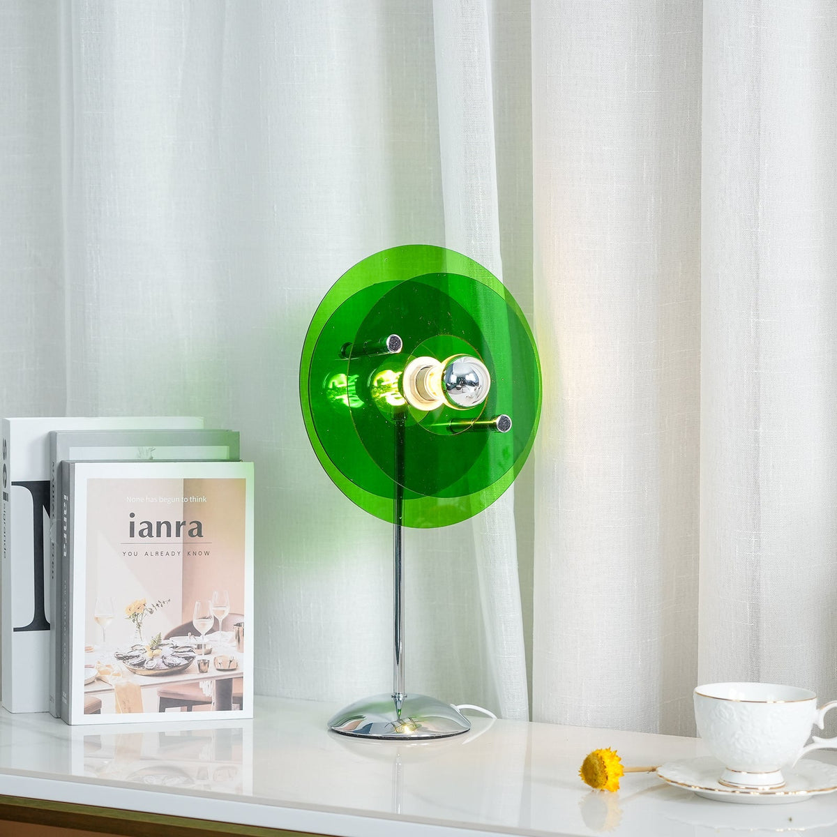 Skulpturale Acryl-Akzentleuchte mit LED-Kompatibilität – 9 Zoll geometrische Nachttischlampe für Schlafzimmer, Büro, Lesen – Modernes Stapeldesign U | Thomler