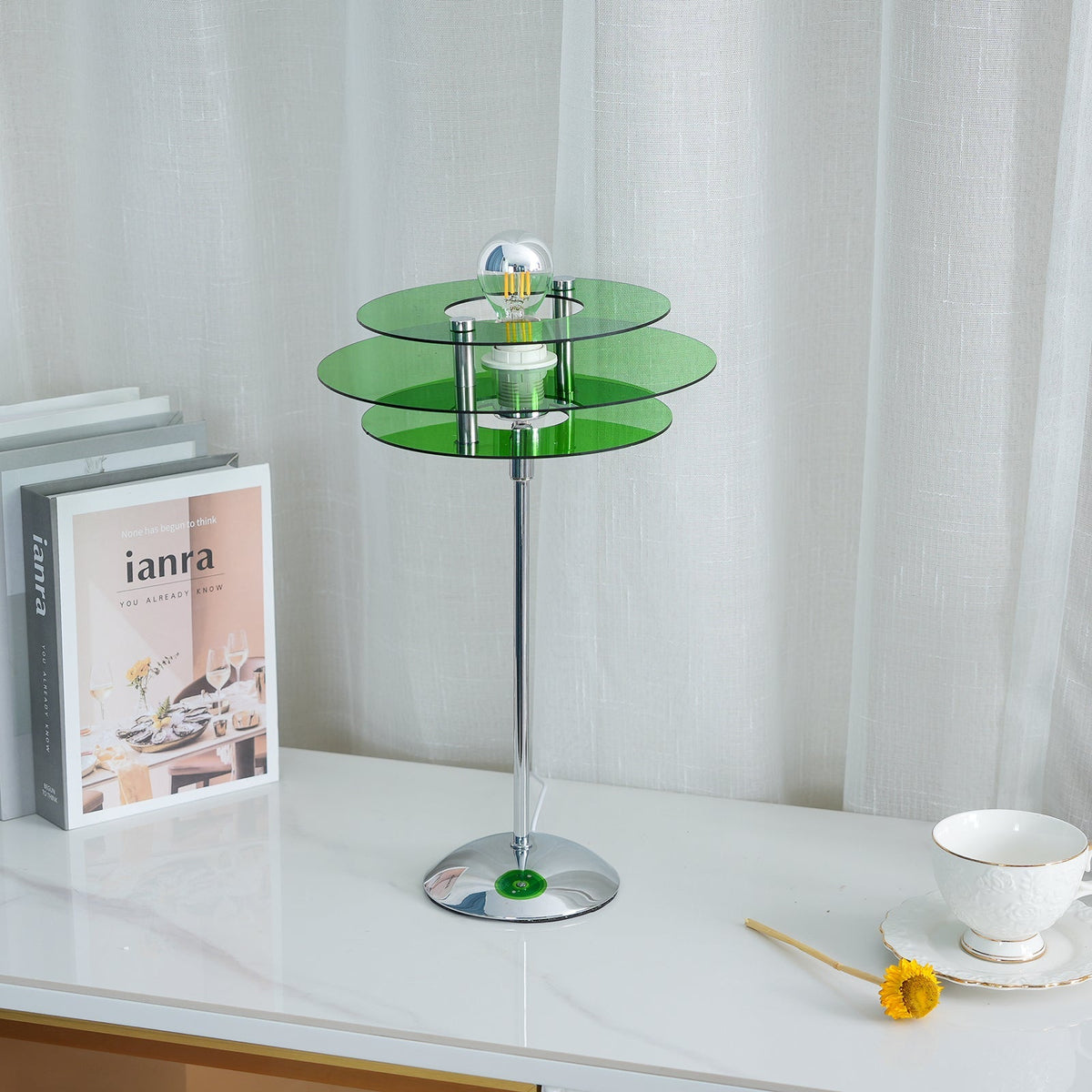 Skulpturale Acryl-Akzentleuchte mit LED-Kompatibilität – 9 Zoll geometrische Nachttischlampe für Schlafzimmer, Büro, Lesen – Modernes Stapeldesign U | Thomler