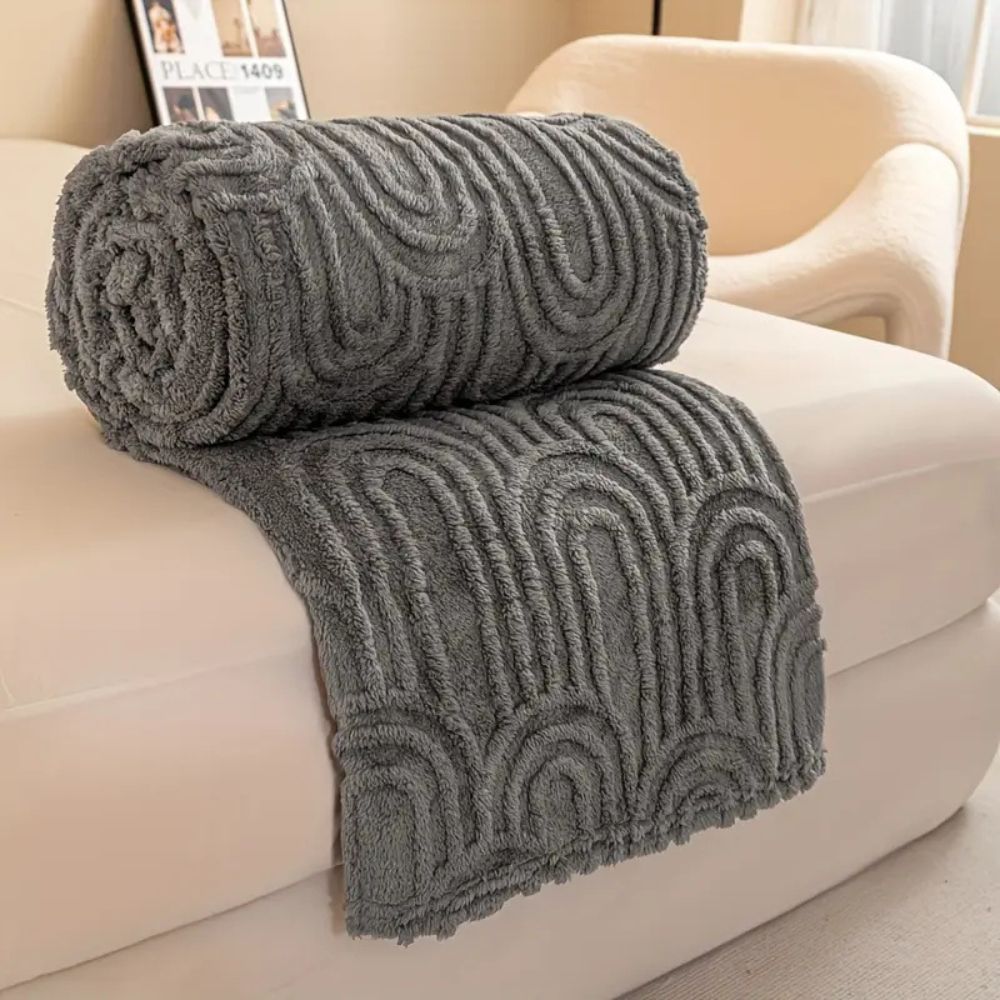 Textured Throw Blanket with Curved Relief Design – Soft Microfiber for Couch & Bed