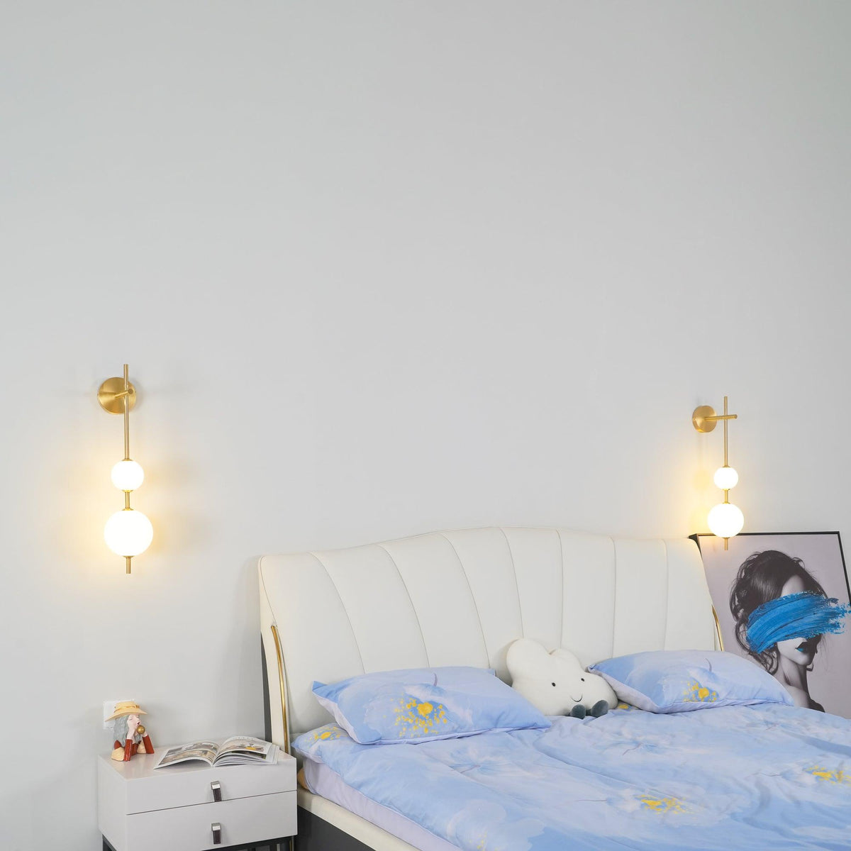 Lámpara de pared tipo globo LED, aplique de montaje fijo, 26 pulgadas, acabado en latón, iluminación con pantalla esférica para dormitorio, baño, pasillo, rincón de lectura, luz de acento para interiores