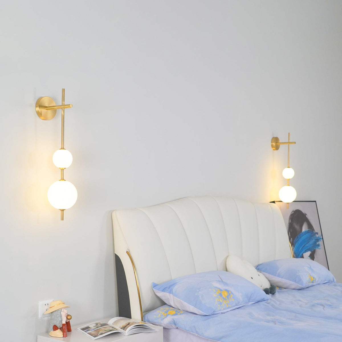 Lámpara de pared tipo globo LED, aplique de montaje fijo, 26 pulgadas, acabado en latón, iluminación con pantalla esférica para dormitorio, baño, pasillo, rincón de lectura, luz de acento para interiores