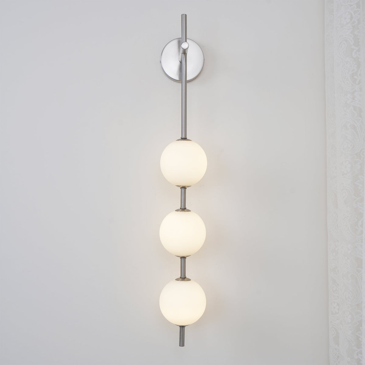 Lámpara de pared tipo globo LED, aplique de montaje fijo, 26 pulgadas, acabado en latón, iluminación con pantalla esférica para dormitorio, baño, pasillo, rincón de lectura, luz de acento para interiores