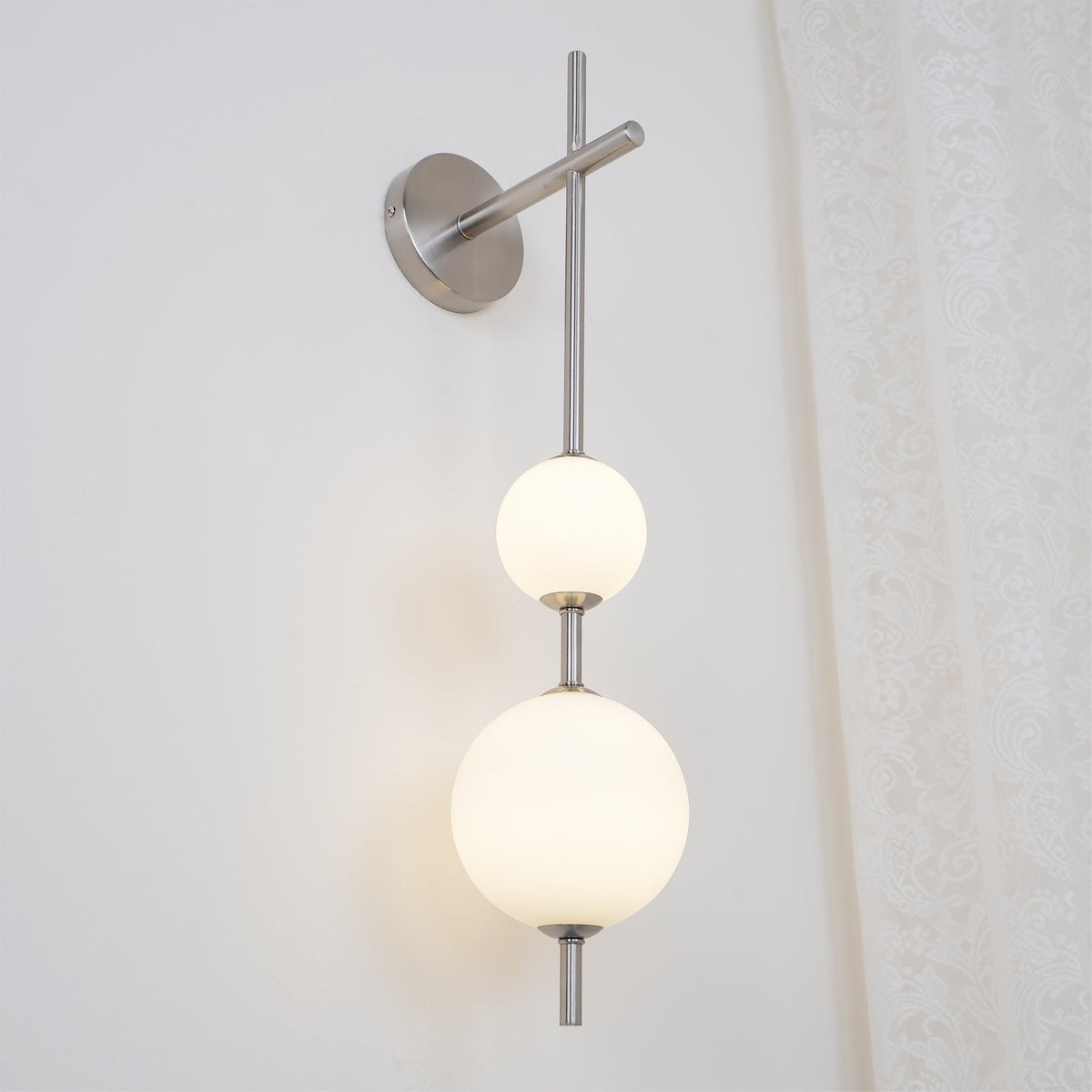Lámpara de pared tipo globo LED, aplique de montaje fijo, 26 pulgadas, acabado en latón, iluminación con pantalla esférica para dormitorio, baño, pasillo, rincón de lectura, luz de acento para interiores