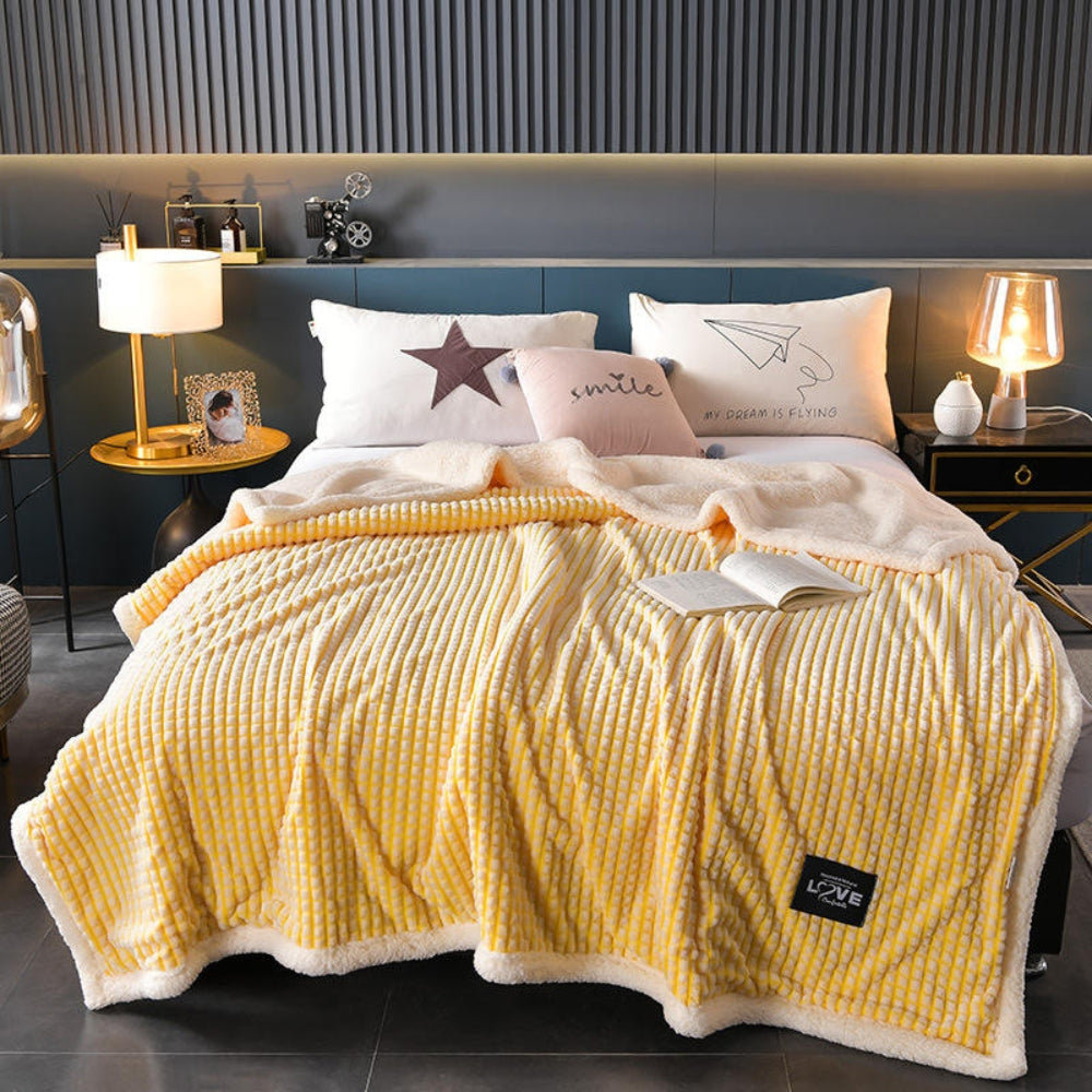 Reversible Textured Throw Blanket with Plush Fleece Backing – Year-Round Cozy Layer for Sofa & Bed