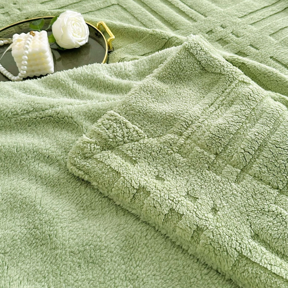 Double-Layer Microfiber Throw Blanket with Raised Checkered Texture – Lightweight Plush Knit in 7 Colors
