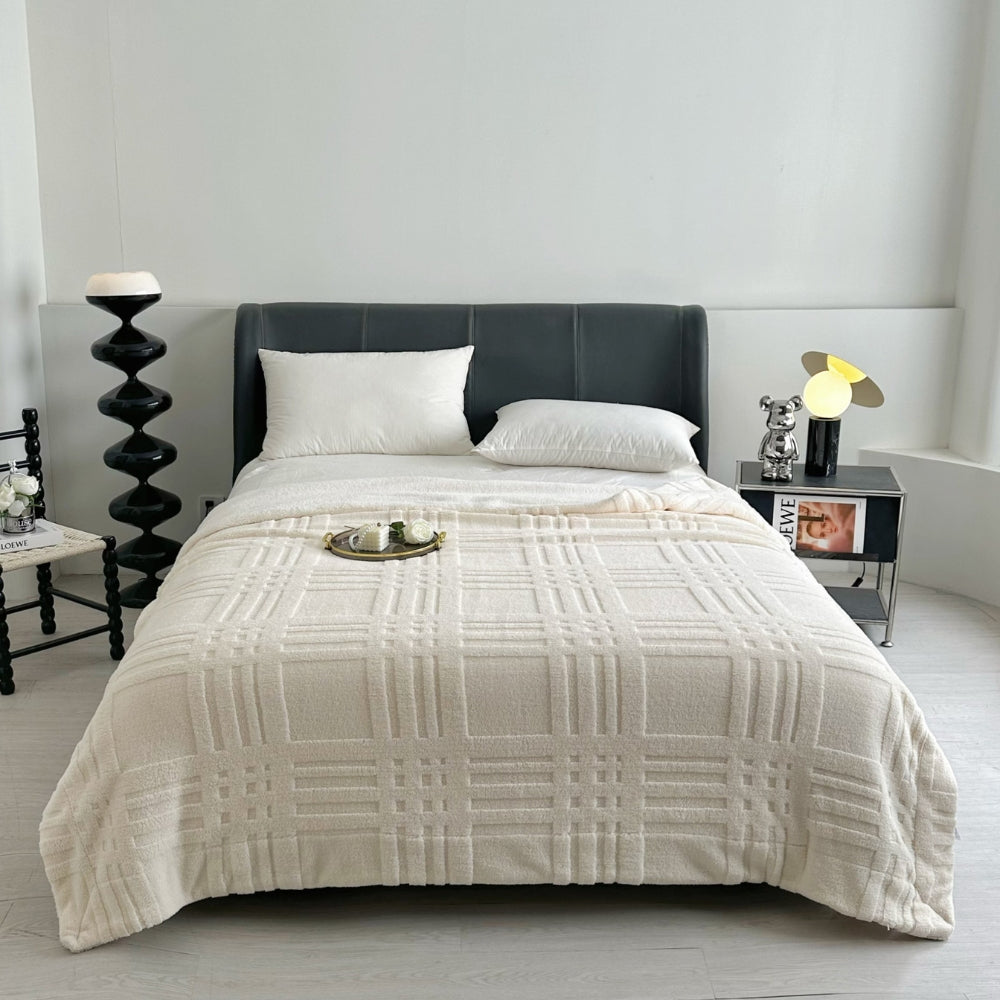 Double-Layer Microfiber Throw Blanket with Raised Checkered Texture – Lightweight Plush Knit in 7 Colors