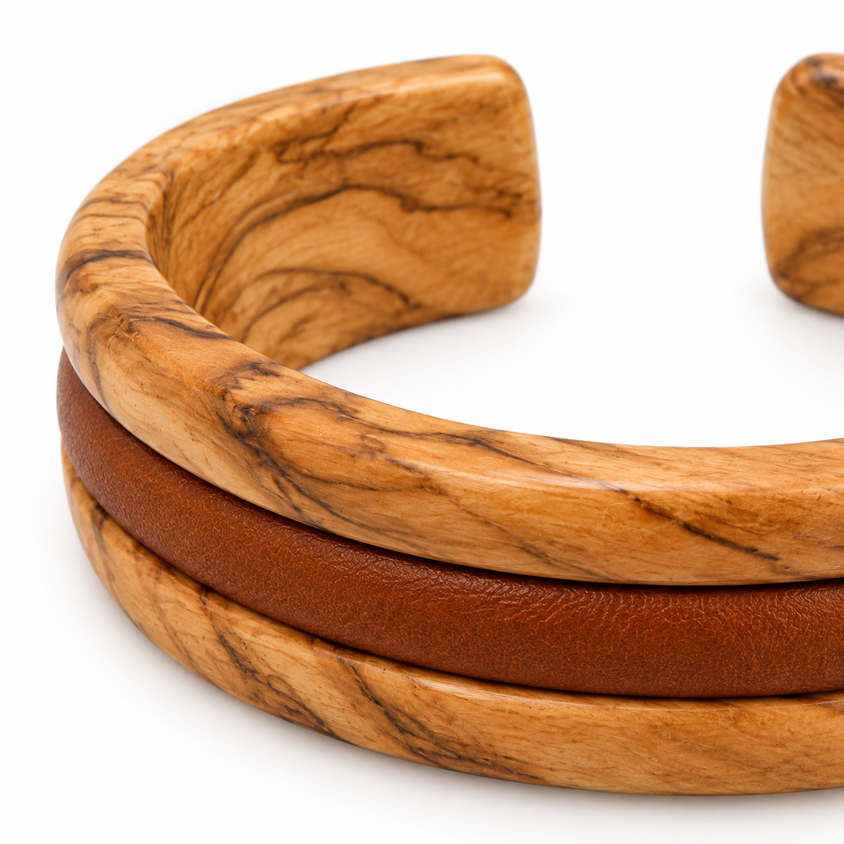 Pulsera de madera de 2.5 pulgadas con detalle de piel vegana