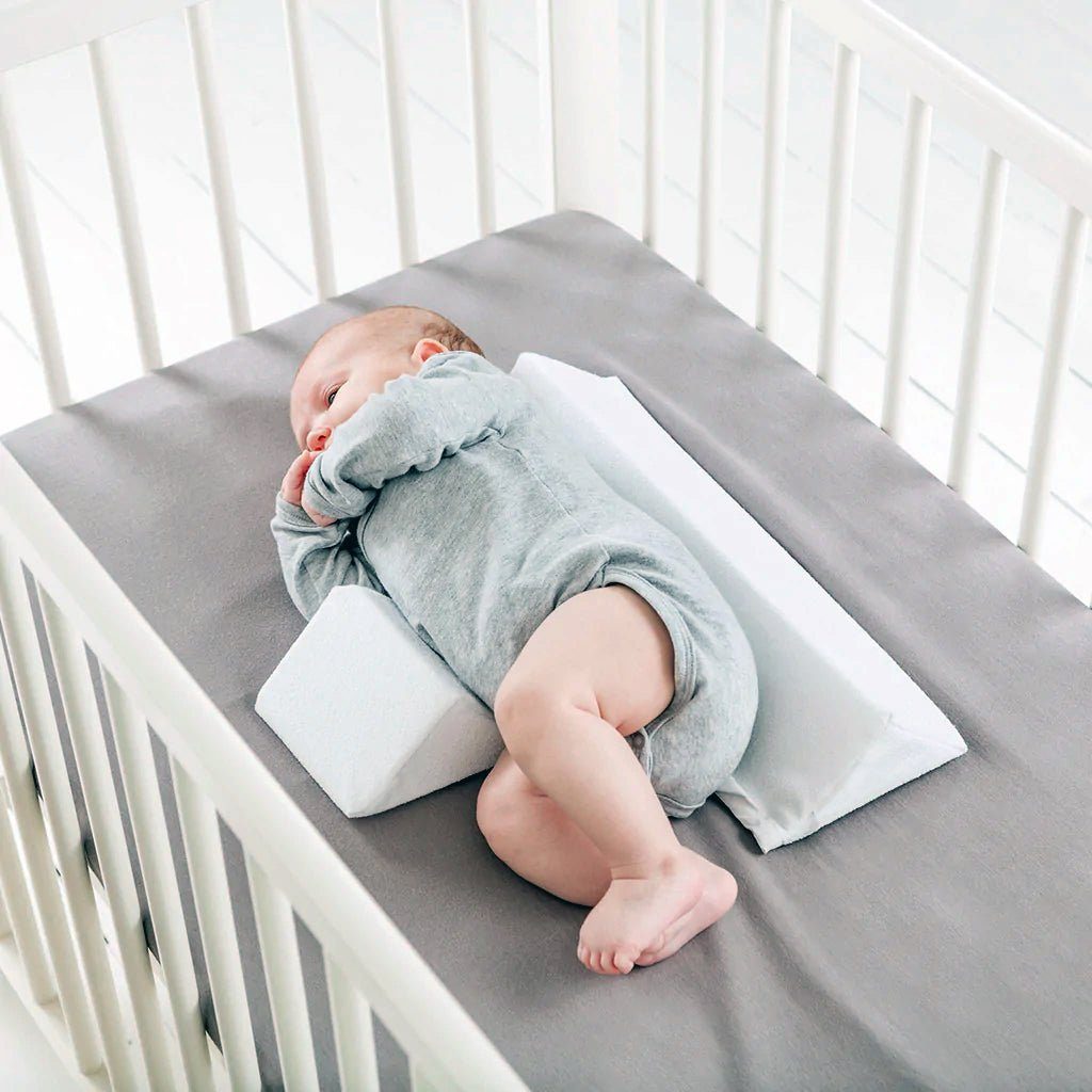 Keilförmige Baby-Schlafstütze für sichere Rückenlage | Atmungsaktives Schaumstoff-Stützkissen für Neugeborene | Sicherheitsrolle fürs Kinderbett