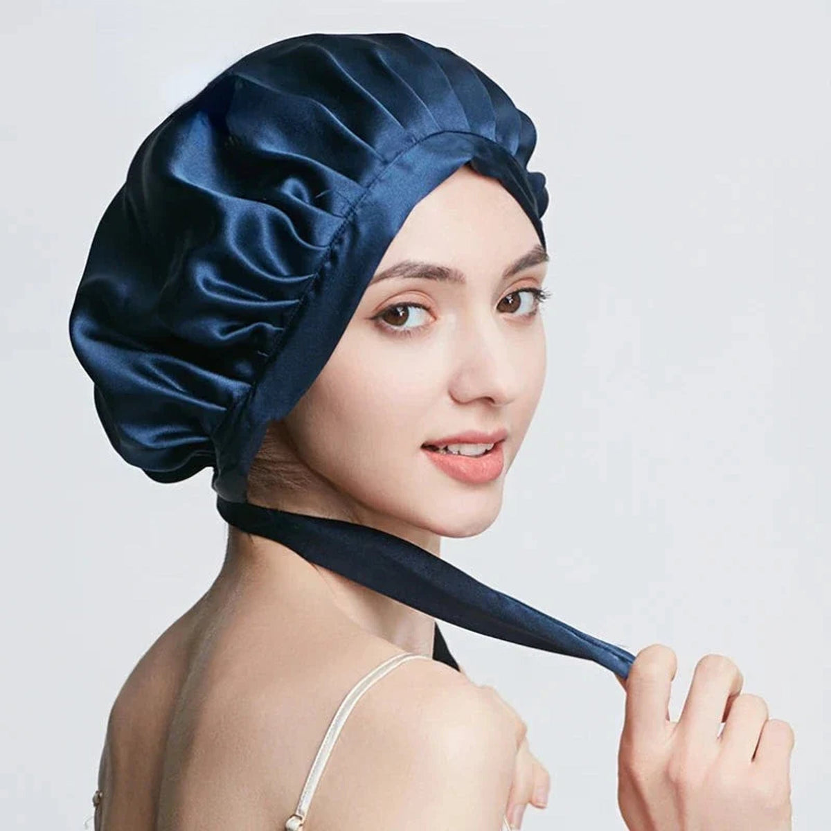 Gorro de seda de doble capa con correa ajustable garantizado para mantenerse en su lugar toda la noche