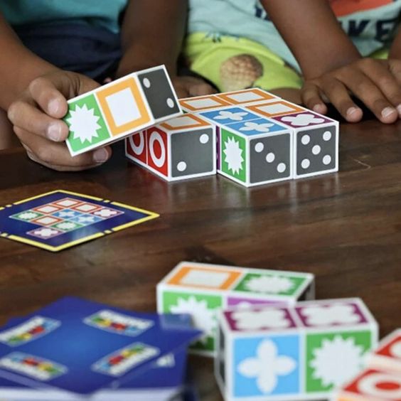 Muster-Legespiel für Kinder – Lernpuzzle mit 20 Bausteinen & 60 Aufgabenkarten für Kinder ab 3 Jahren | Thomler